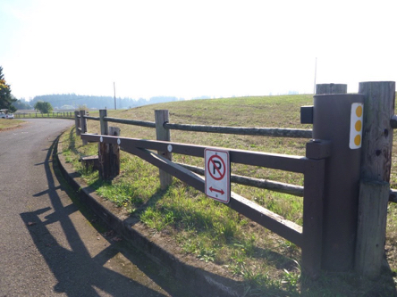 Gate at the road to the visitor center – gate closed when visitor center is not open